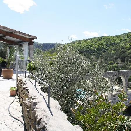 Villa Luxueuse A Avec Piscine Et Climatisation - Fr-1-697-36 *
